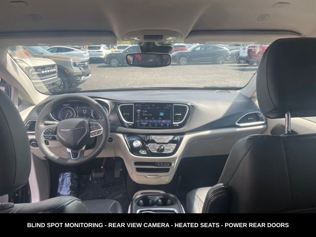 2024 Chrysler Pacifica Touring L STOW N GO SEATING