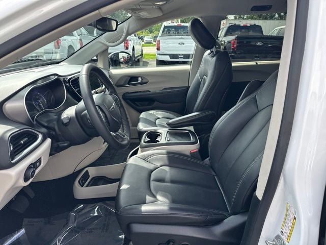2024 Chrysler Pacifica Touring L STOW N GO SEATING
