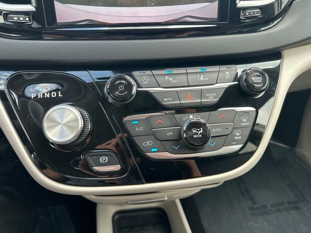 2024 Chrysler Pacifica Touring L STOW N GO SEATING