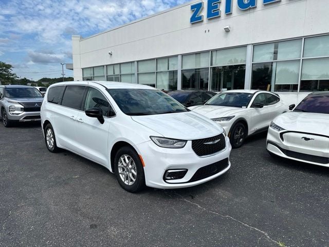 2024 Chrysler Pacifica Touring L STOW N GO SEATING