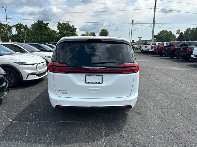 2024 Chrysler Pacifica Touring L STOW N GO SEATING
