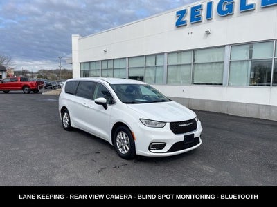 2023 Chrysler Pacifica Touring L HEATED SEATS & STEERING WHEEL
