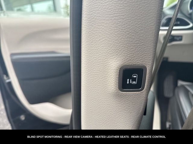 2023 Chrysler Pacifica Touring L HEATED SEATS & STEERING WHEEL