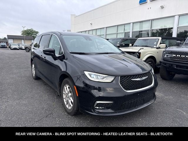 2024 Chrysler Pacifica Touring L STOW N GO SEATING
