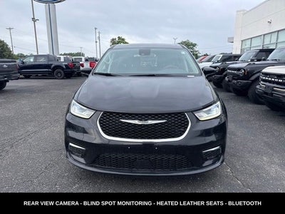 2024 Chrysler Pacifica Touring L STOW N GO SEATING