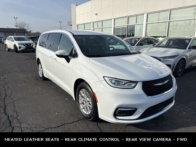 2023 Chrysler Pacifica Touring L STOW N GO SEATING