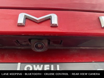 2020 Toyota Camry SE 39 MPG