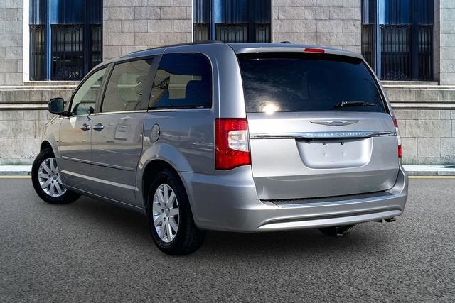 2016 Chrysler Town & Country LX