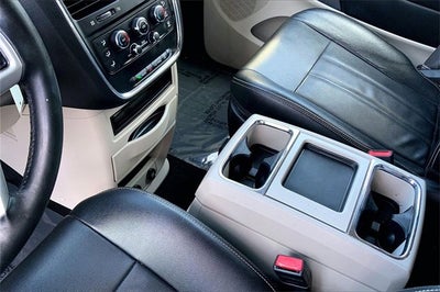 2016 Chrysler Town & Country LX