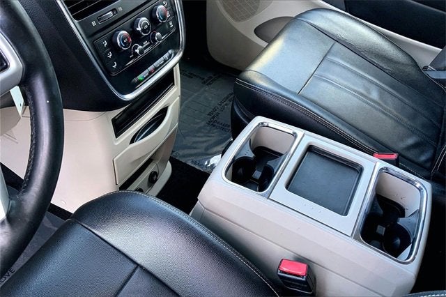 2016 Chrysler Town & Country LX