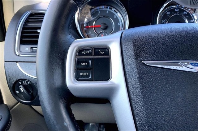 2016 Chrysler Town & Country LX