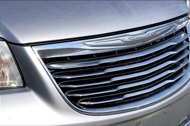 2016 Chrysler Town & Country LX