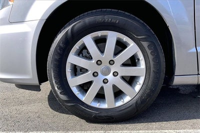 2016 Chrysler Town & Country LX