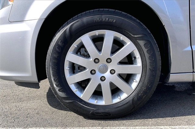 2016 Chrysler Town & Country LX