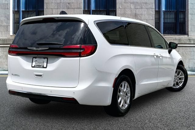 2025 Chrysler Pacifica Select