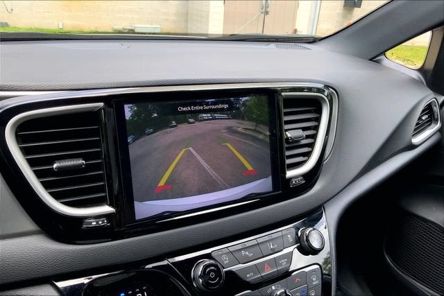 2025 Chrysler Pacifica Select