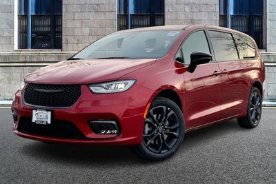 2026 Chrysler Pacifica Select