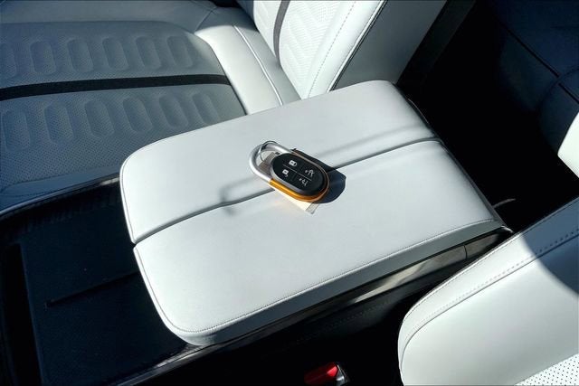 2025 Rivian R1S Adventure