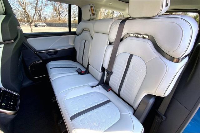 2025 Rivian R1S Adventure