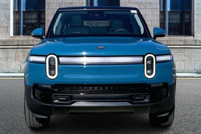 2025 Rivian R1S Adventure
