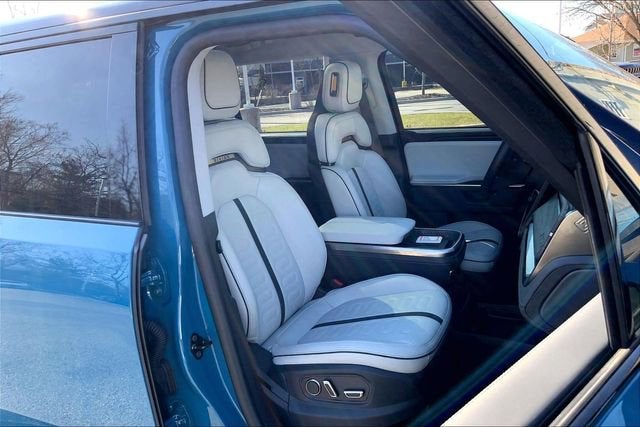 2025 Rivian R1S Adventure