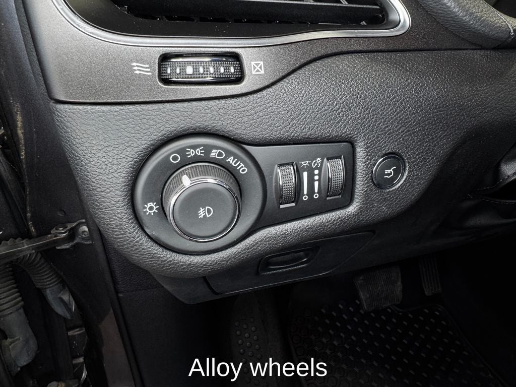 2022 Jeep Cherokee Trailhawk Sunroof