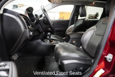 2020 Jeep Cherokee Trailhawk Navigation System & Full Sunroof