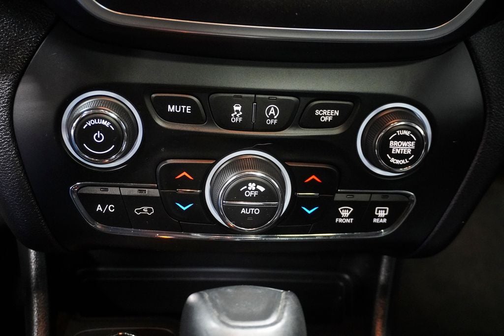 2020 Jeep Cherokee Trailhawk Navigation System & Full Sunroof