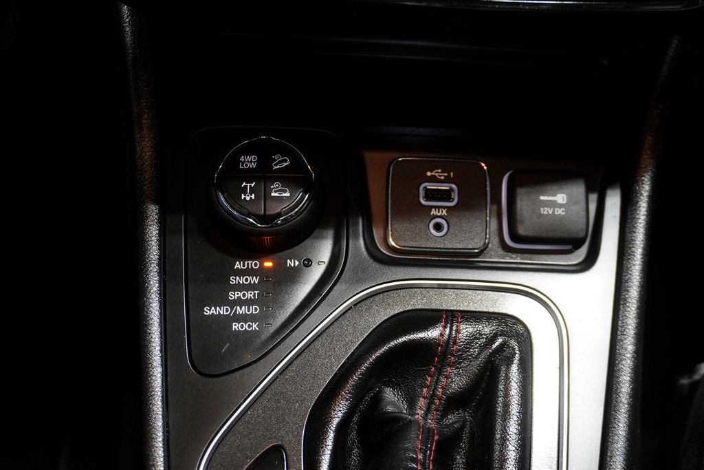 2020 Jeep Cherokee Trailhawk Navigation System & Full Sunroof