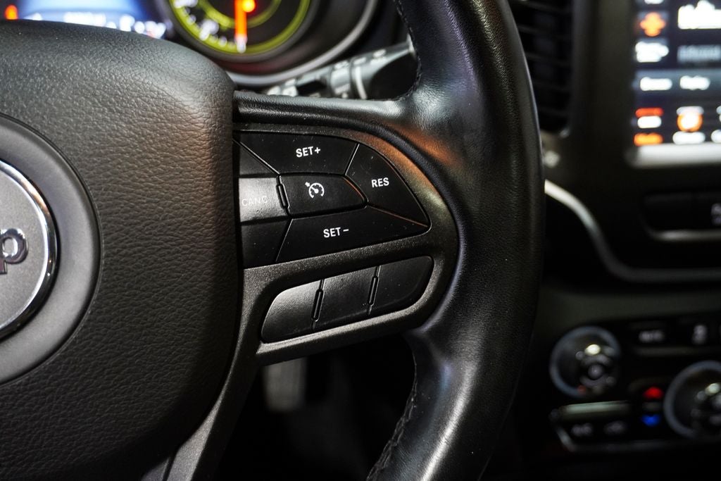 2020 Jeep Cherokee Trailhawk Navigation System & Full Sunroof