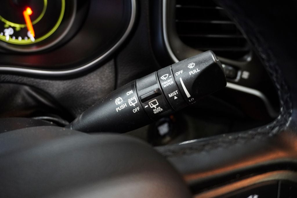 2020 Jeep Cherokee Trailhawk Navigation System & Full Sunroof