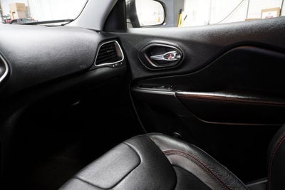 2020 Jeep Cherokee Trailhawk Navigation System & Full Sunroof