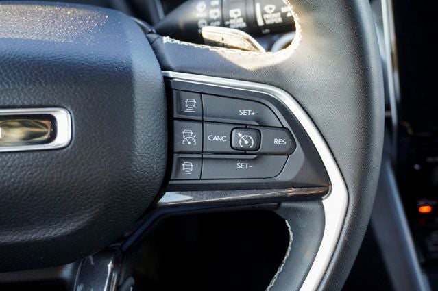 2023 Jeep Grand Cherokee Altitude ParkView Rear Back-Up Camera & Radio: Uconnect 5 w