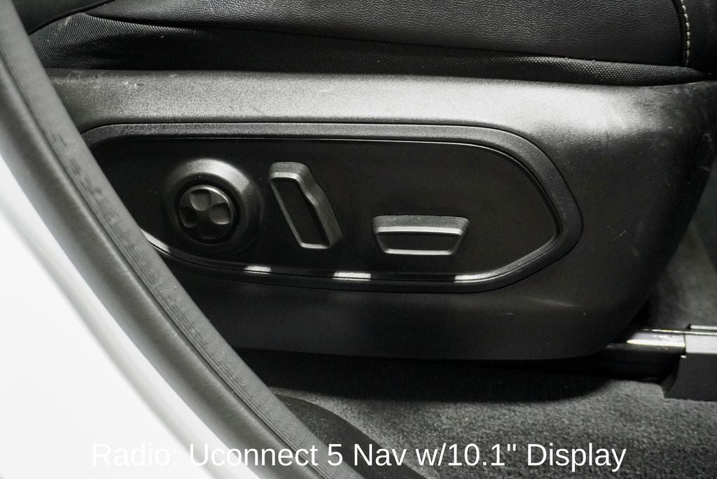 2024 Jeep Grand Cherokee Limited Dual-Pane Panoramic Sunroof & Navigation System