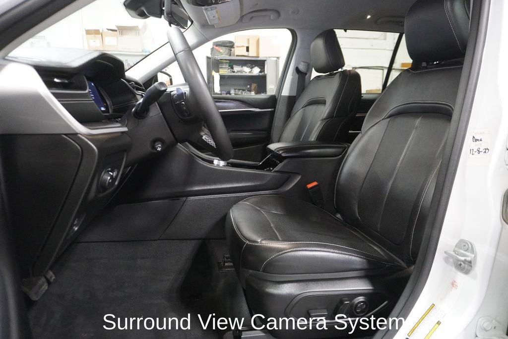 2023 Jeep Grand Cherokee Limited Navigation System & ParkView Rear Back-Up Camera