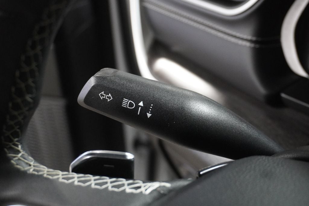 2023 Jeep Grand Cherokee Limited Navigation System & ParkView Rear Back-Up Camera