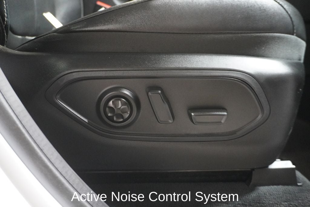 2023 Jeep Grand Cherokee Limited Navigation System & ParkView Rear Back-Up Camera