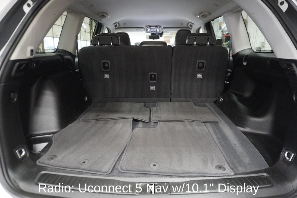 2023 Jeep Grand Cherokee Limited Navigation System & ParkView Rear Back-Up Camera