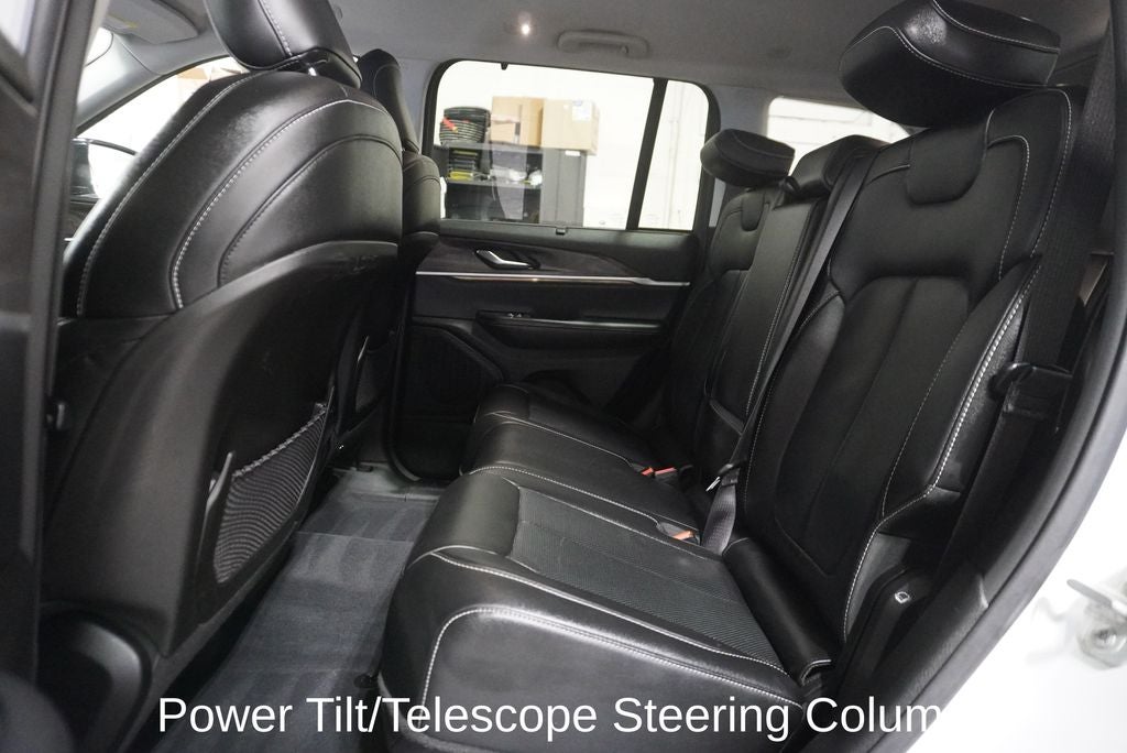 2023 Jeep Grand Cherokee Limited Navigation System & ParkView Rear Back-Up Camera