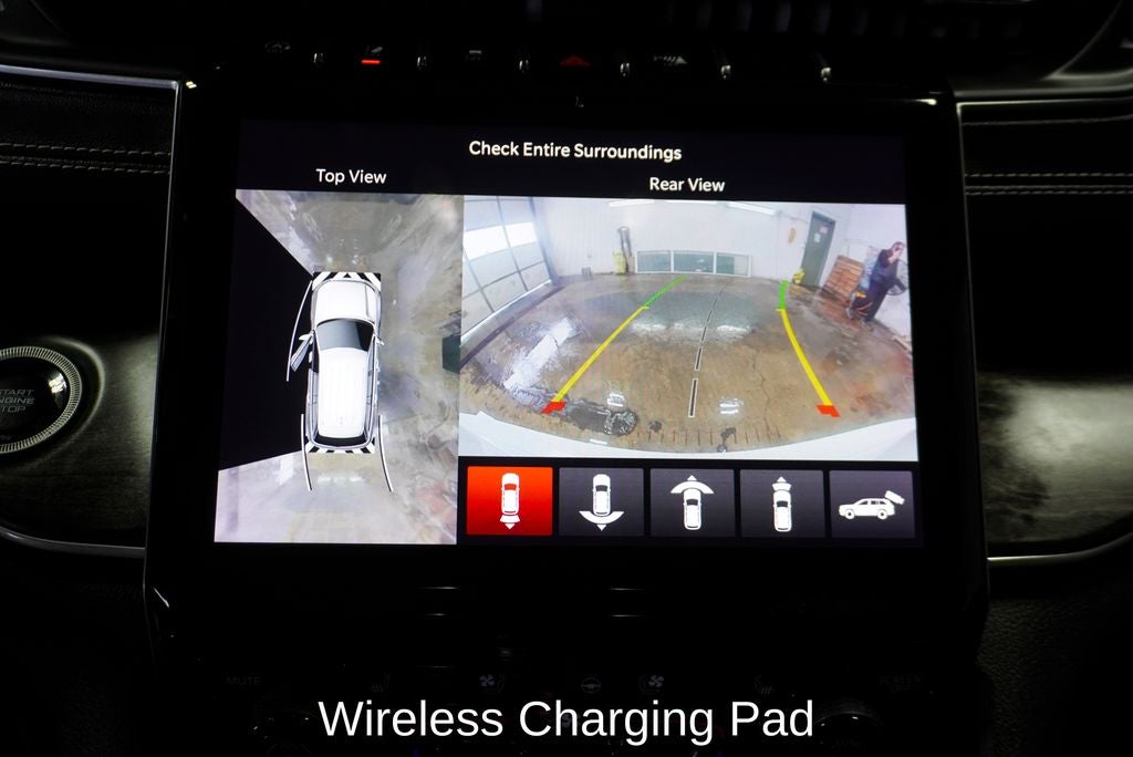 2023 Jeep Grand Cherokee Limited Blackout Package with Navigation