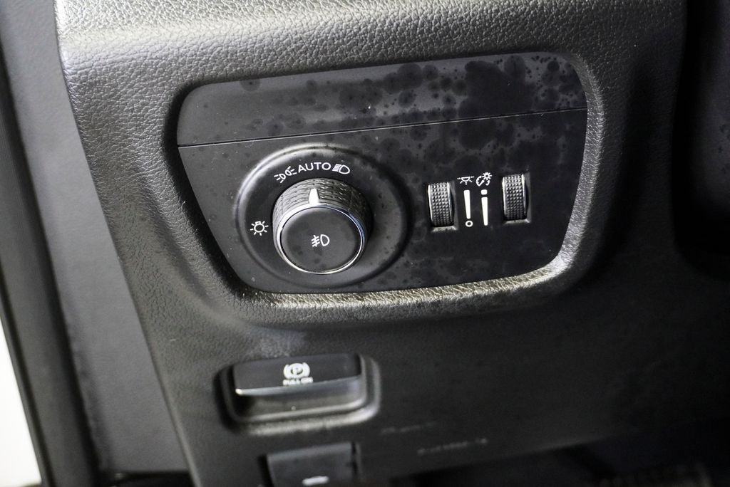 2023 Jeep Grand Cherokee Limited Blackout Package with Navigation