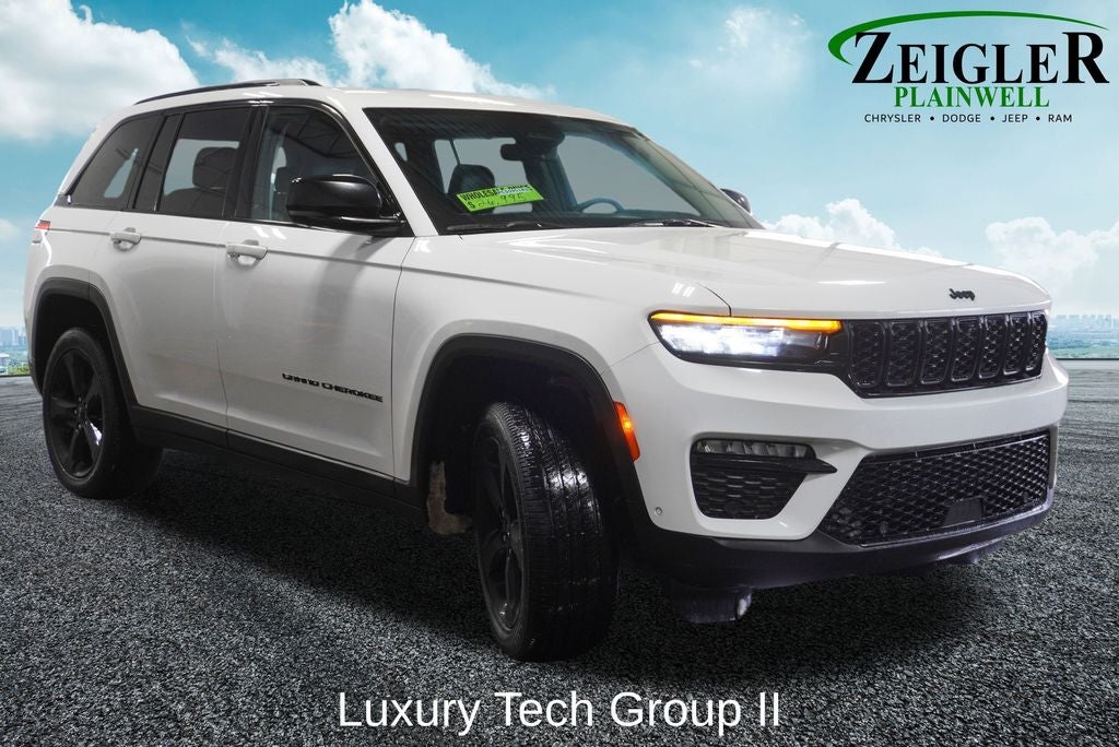 2023 Jeep Grand Cherokee Limited Blackout Package with Navigation