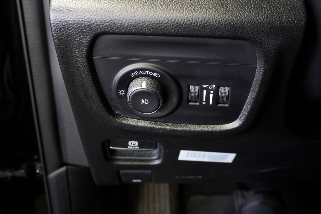 2024 Jeep Grand Cherokee Limited Navigation System & Dual-Pane Panoramic Sunroof