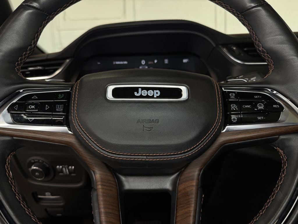 2023 Jeep Grand Cherokee Summit Power moonroof