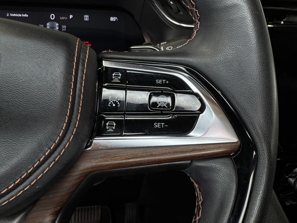 2023 Jeep Grand Cherokee Summit Power moonroof