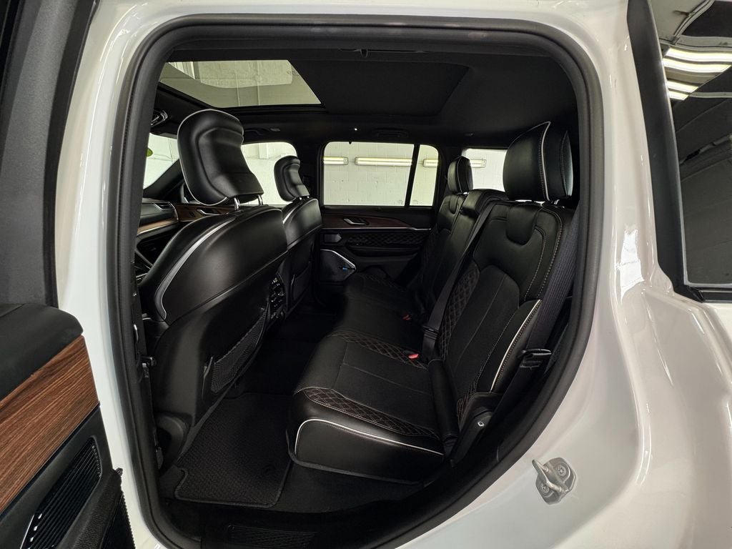 2023 Jeep Grand Cherokee Summit Power moonroof