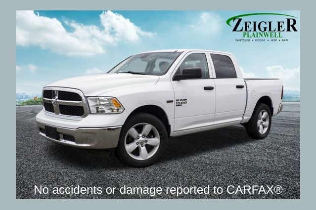 2022 RAM 1500 Classic SLT Apple CarPlay & ParkView Rear Back-Up Camera