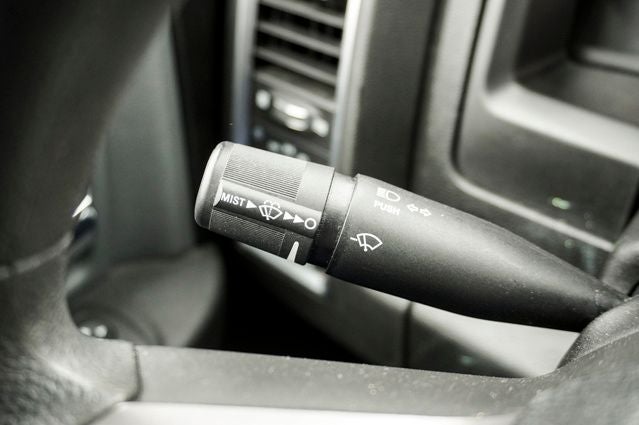 2022 RAM 1500 Classic SLT Apple CarPlay & ParkView Rear Back-Up Camera