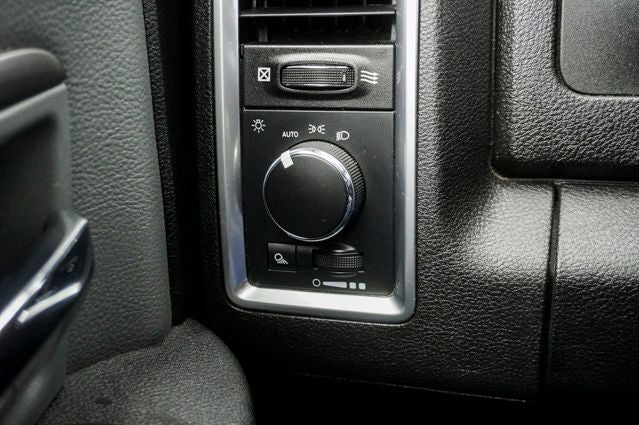 2022 RAM 1500 Classic SLT ParkView Rear Back-Up Camera & Integrated Voice Co