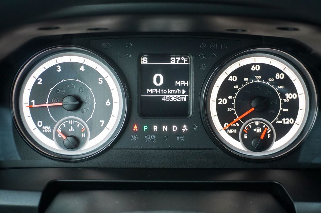 2023 RAM 1500 Classic SLT Apple CarPlay & ParkView Rear Back-Up Camera